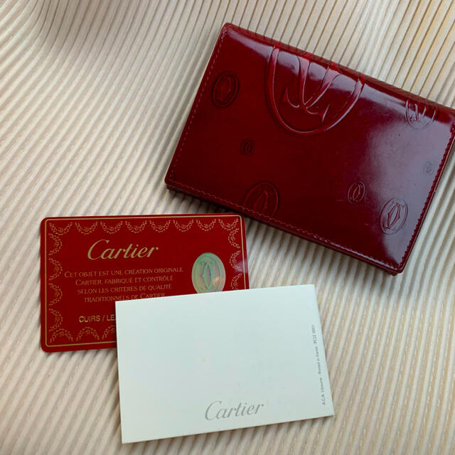 Cartier(カルティエ)のカルティエ　ハッピーバースデー　エナメル　カードケース　RED レディースのファッション小物(名刺入れ/定期入れ)の商品写真