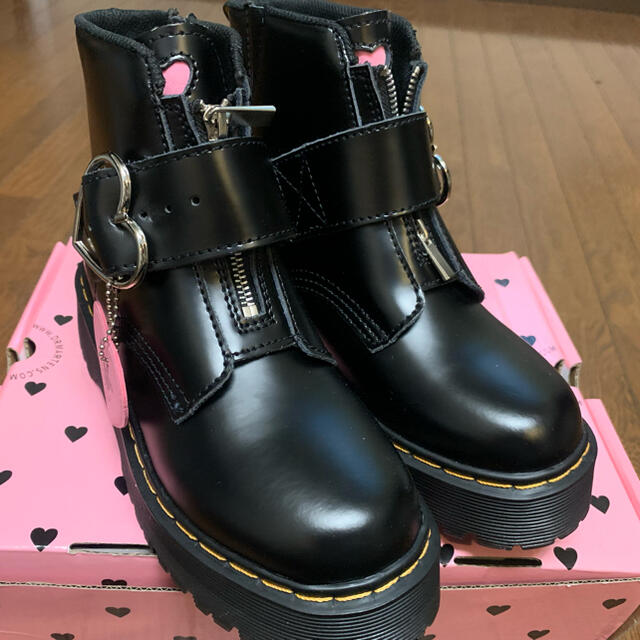 Dr.Martens(ドクターマーチン)の《りほさま専用》ドクターマーチン　レイジーオーフ　コラボブーツ24.0〜24.5 レディースの靴/シューズ(ブーツ)の商品写真