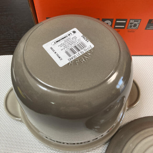 LE CREUSET(ルクルーゼ)の新品　ココットエブリィ　ナツメグ　１８センチ　ル・クルーセ インテリア/住まい/日用品のキッチン/食器(食器)の商品写真