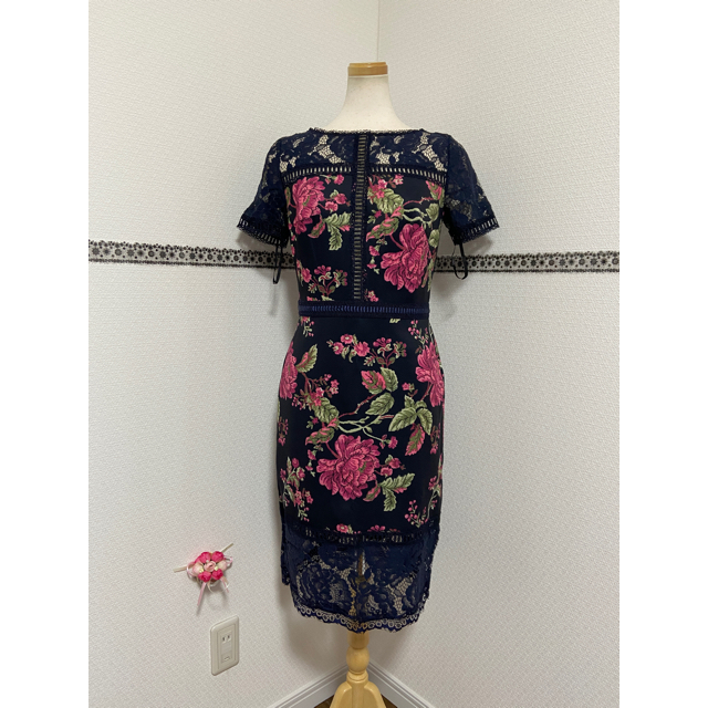 TADASHI SHOJI - 新品 4 Tadashi タダシショージ NS106114Nの通販 by ...