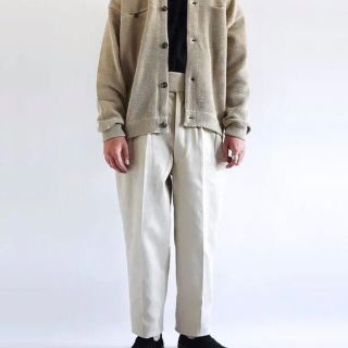 コモリ(COMOLI)のNEAT Cotton Pique Beltles ベルトレス(スラックス)