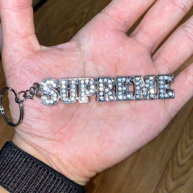 Supreme(シュプリーム)の「既発送」Supreme Block Logo Keychain Gold メンズのファッション小物(その他)の商品写真