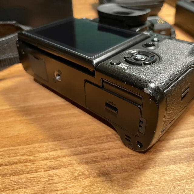 富士フイルム(フジフイルム)のFUJIFILM X-T3 レンズキット ブラック スマホ/家電/カメラのカメラ(ミラーレス一眼)の商品写真