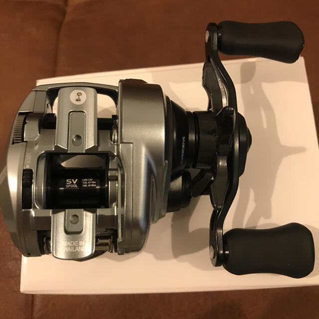 DAIWA(ダイワ)の【新品未使用】21アルファスSVTW 800HL（左巻き） スポーツ/アウトドアのフィッシング(リール)の商品写真