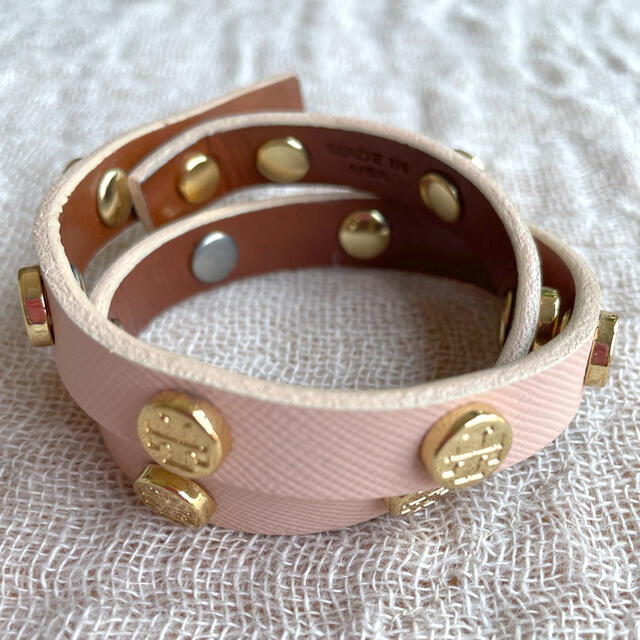 Tory Burch(トリーバーチ)の*wさま* トリーバーチ レザーブレスレット(ベビーピンク) レディースのアクセサリー(ブレスレット/バングル)の商品写真