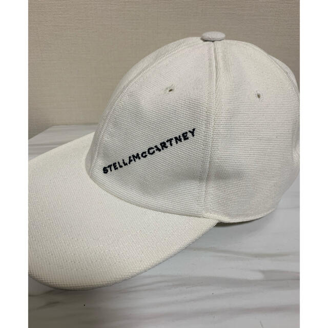 ステラマッカートニー風　ホワイトキャップ レディースの帽子(キャップ)の商品写真
