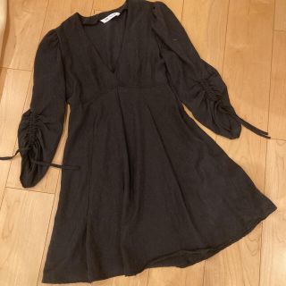 ザラ(ZARA)のブラックワンピース　ZARA(ひざ丈ワンピース)