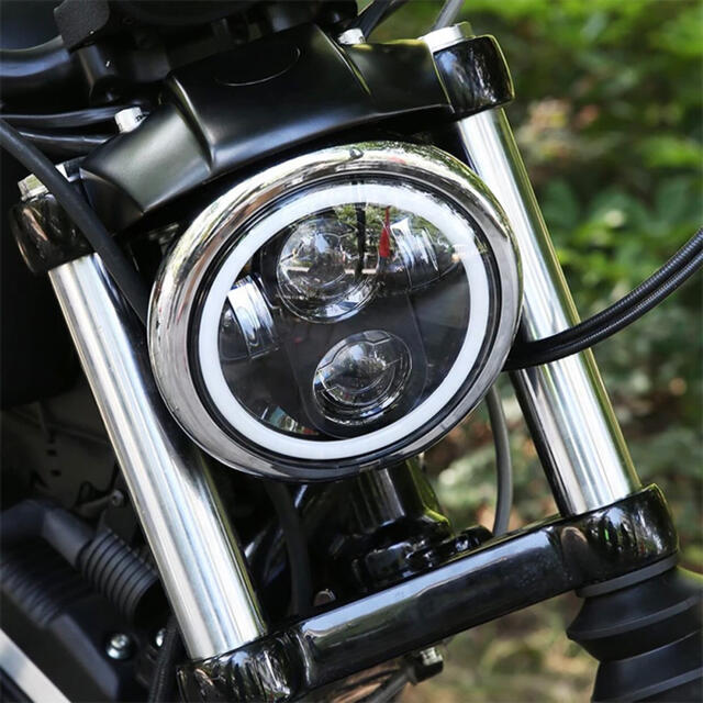 Harley Davidson(ハーレーダビッドソン)のスポーツスター　LEDヘッドライト　最新改良版　イカリング　5.75 車検対応 自動車/バイクの自動車(汎用パーツ)の商品写真