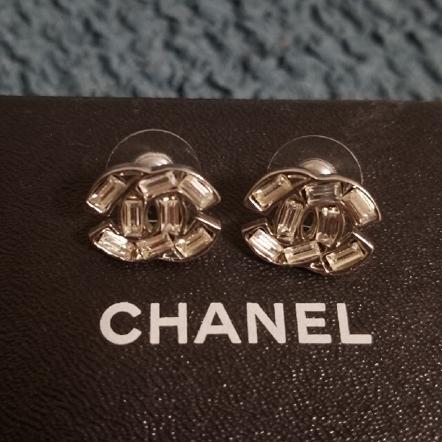 CHANEL　シルバーピアス