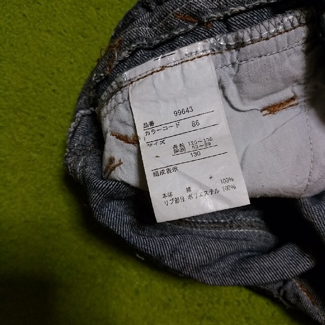 ジーンズ　130センチ キッズ/ベビー/マタニティのキッズ服男の子用(90cm~)(パンツ/スパッツ)の商品写真