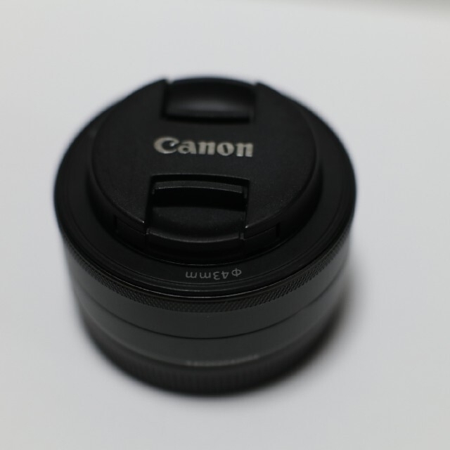 Canon(キヤノン)のCanon EF-M22mm F2 STM スマホ/家電/カメラのカメラ(レンズ(単焦点))の商品写真