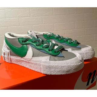 ナイキ(NIKE)のSACAI × NIKE BLAZER LOW "CLASSIC GREEN"(スニーカー)