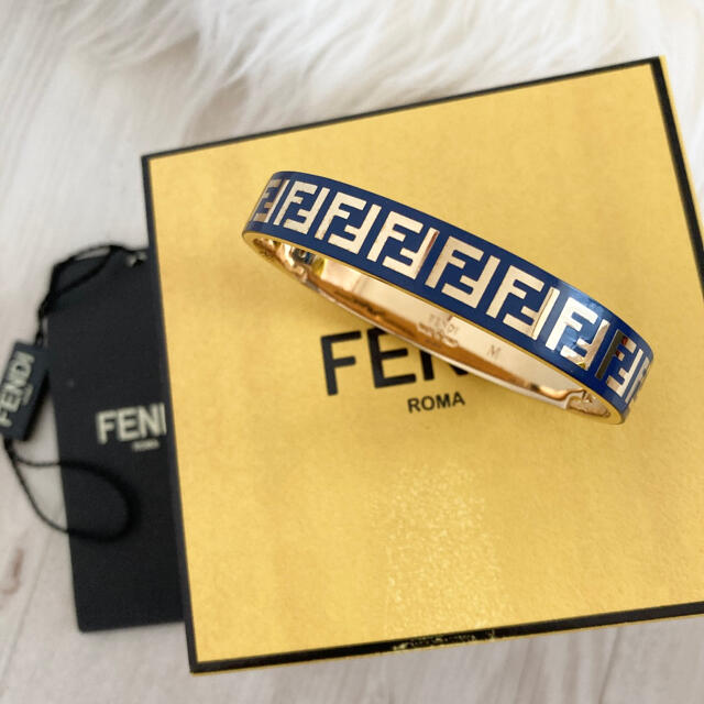 FENDI(フェンディ)の新品未使用★FENDI フェンディ FFブレスレット バングル レディースのアクセサリー(ブレスレット/バングル)の商品写真