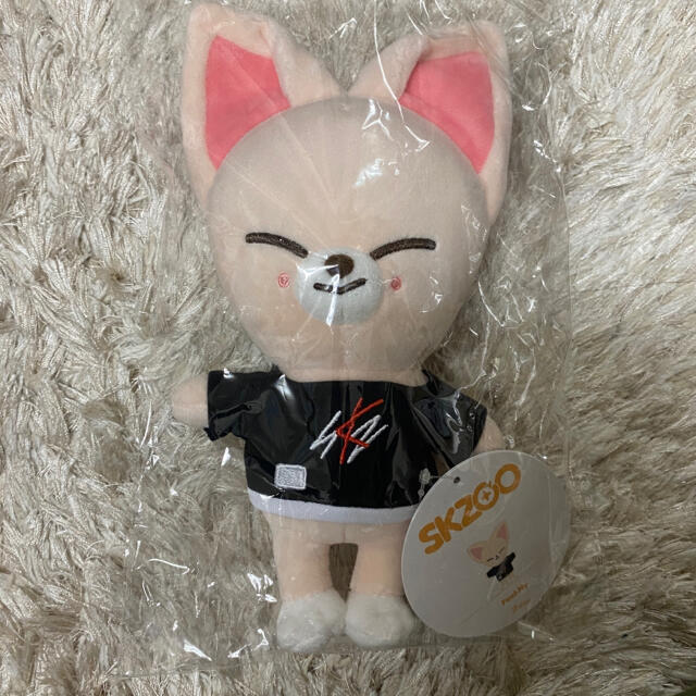 送料無料/新品】 SKZOO スキズ straykids ぬいぐるみ フォクシニー 送料無料/新品】 SKZOO スキズ straykids ぬいぐるみ フォクシニー