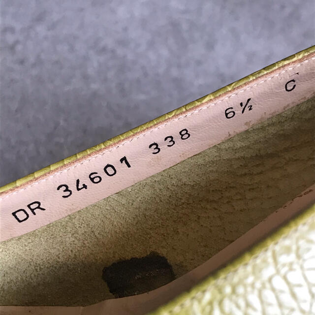 Salvatore Ferragamo(サルヴァトーレフェラガモ)のドレミ様専用　フェラガモ　型押しレザー　パンプス　6 1/2C  グリーン系　 レディースの靴/シューズ(ハイヒール/パンプス)の商品写真