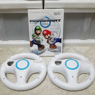 ウィー(Wii)のマリオカートWii　ハンドル2つ(家庭用ゲームソフト)