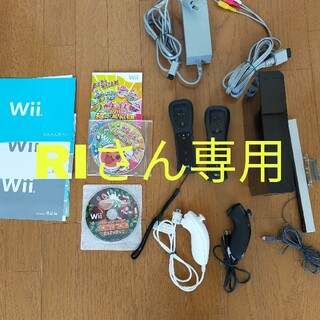 ウィー(Wii)のWiiのゲームソフト付き、リモコン＆ヌンチャク2個付きセット(家庭用ゲーム機本体)