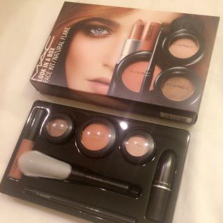 マック(MAC)の週末価格♡M.A.C♡マック ルックインアボックス 国内完売 新品未使用(コフレ/メイクアップセット)