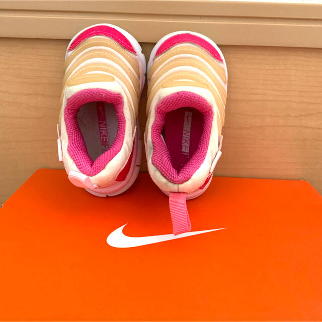 NIKE(ナイキ)のNIKE ダイナモフリー　ピンク　10cm キッズ/ベビー/マタニティのキッズ靴/シューズ(15cm~)(スニーカー)の商品写真