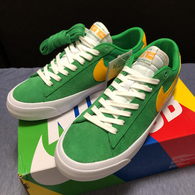 NIKE(ナイキ)の27.5cm NIKE SB ZOOM BLAZER LOW PRO GT  メンズの靴/シューズ(スニーカー)の商品写真