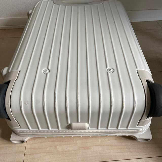 RIMOWA(リモワ)のruu...t様専用　リモワ　エクリュ　35L 機内持ち込み　美品 メンズのバッグ(トラベルバッグ/スーツケース)の商品写真