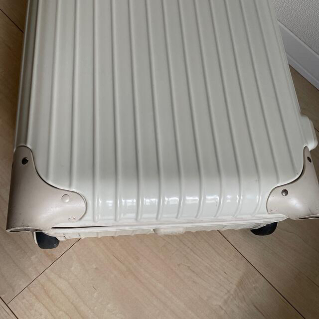 RIMOWA(リモワ)のruu...t様専用　リモワ　エクリュ　35L 機内持ち込み　美品 メンズのバッグ(トラベルバッグ/スーツケース)の商品写真