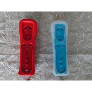 ウィー(Wii)のWii リモコン＋　レッド＆ブルー カバー付き(家庭用ゲーム機本体)