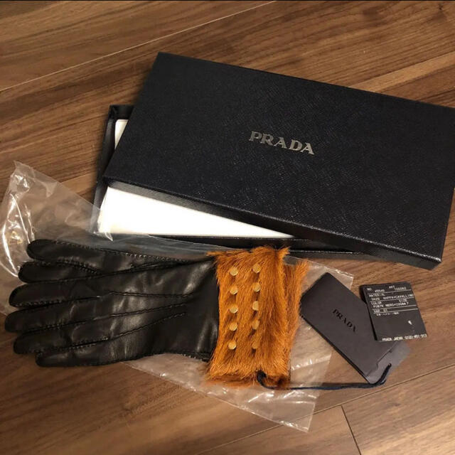 PRADA プラダ　手袋　ファー付手袋　本革手袋　スタッズ　毛皮