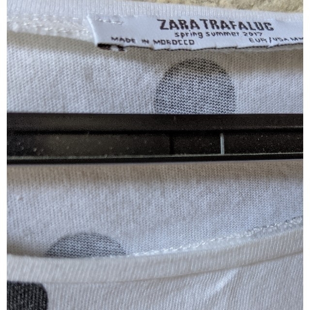 ZARA(ザラ)のザラ　ドットTシャツ袖フリル レディースのトップス(Tシャツ(半袖/袖なし))の商品写真