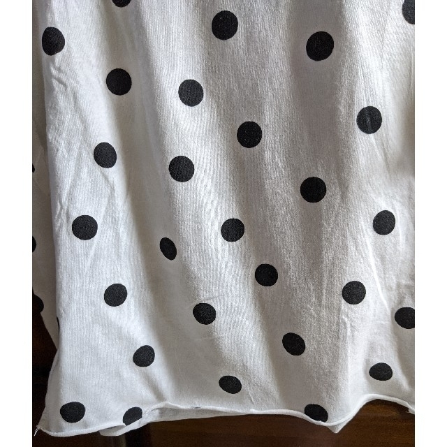 ZARA(ザラ)のザラ　ドットTシャツ袖フリル レディースのトップス(Tシャツ(半袖/袖なし))の商品写真