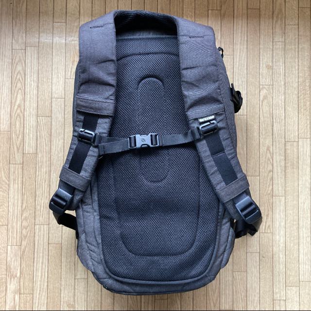 Incase(インケース)のincase DSLR Pro Pack カメラバッグ スマホ/家電/カメラのカメラ(ケース/バッグ)の商品写真