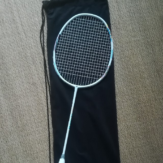 YONEX(ヨネックス)のYONEX バドミントンラケット　アストロクス33 (ガット込み) スポーツ/アウトドアのスポーツ/アウトドア その他(バドミントン)の商品写真