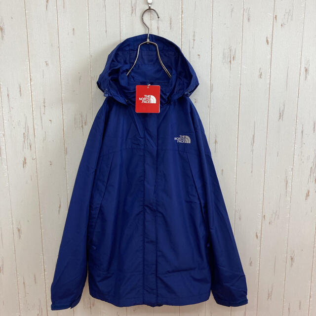 THE NORTH FACE(ザノースフェイス)の新品　THE NORTH FACE マウンテンパーカー ネイビー　レディースL レディースのジャケット/アウター(ナイロンジャケット)の商品写真