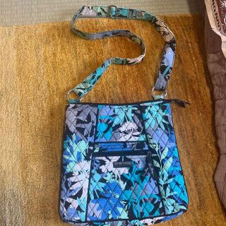 ヴェラブラッドリー(Vera Bradley)のヴェラブラッドリー斜めがけショルダーバッグ　カモフローラル(ショルダーバッグ)