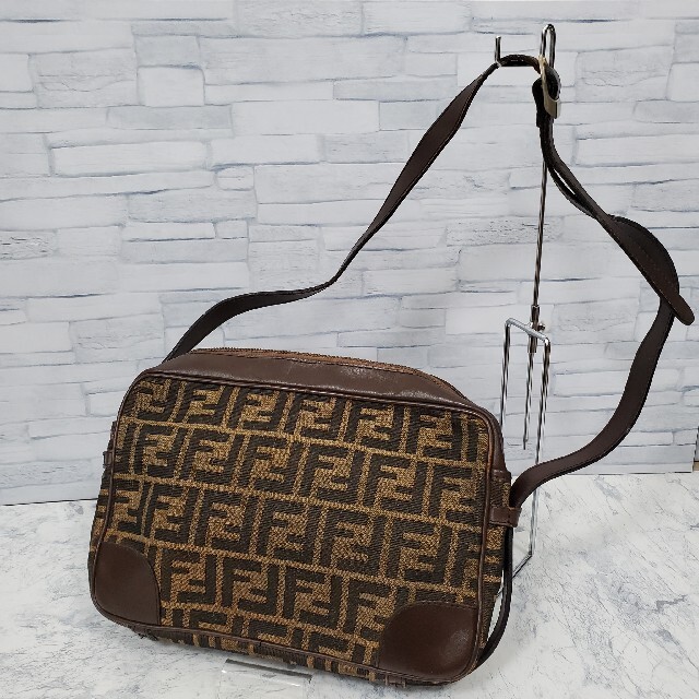 FENDI 美品❤️】ショルダーバッグ ズッカ柄 - ショルダーバッグ FENDI 美品❤️】ショルダーバッグ ズッカ柄 - ショルダーバッグ