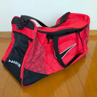 ナイキ(NIKE)のNIKE スポーツバッグ(ボストンバッグ)