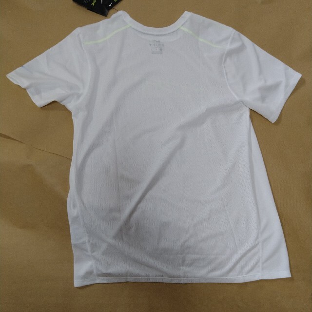 NIKE(ナイキ)のナイキ：メンズ：半袖Tシャツ：Lサイズ：白/イエロー/シルバーロゴ メンズのトップス(Tシャツ/カットソー(半袖/袖なし))の商品写真