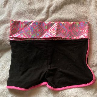 ヴィクトリアズシークレット(Victoria's Secret)のヴィクシー VS PINK コットンヨガショーツ　ピンク　アズテック柄　XS(ショートパンツ)