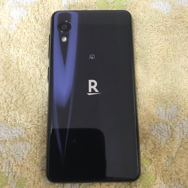 Rakuten(ラクテン)のRakuten mini 本体 ナイトブラック スマホ/家電/カメラのスマートフォン/携帯電話(スマートフォン本体)の商品写真