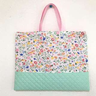 ハンドメイド　パステルフラワーのレッスンバッグ　女の子用　花柄　入園グッズ　(バッグ/レッスンバッグ)