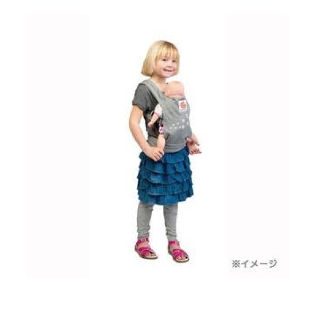 Ergobaby(エルゴベビー)の【試着のみ】Ergobaby ドールキャリア キッズ/ベビー/マタニティのおもちゃ(ぬいぐるみ/人形)の商品写真