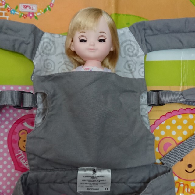 Ergobaby(エルゴベビー)の【試着のみ】Ergobaby ドールキャリア キッズ/ベビー/マタニティのおもちゃ(ぬいぐるみ/人形)の商品写真