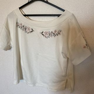 アースミュージックアンドエコロジー(earth music & ecology)の【早い者勝ち】トップス earth アース　刺繍入り(Tシャツ(半袖/袖なし))