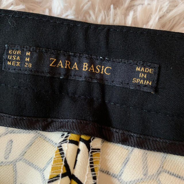 ZARA(ザラ)のZARA BASIC テーパードパンツ　ハイウエスト　幾何学模様　イエロー レディースのパンツ(カジュアルパンツ)の商品写真