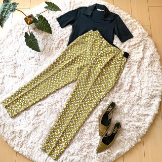 ザラ(ZARA)のZARA BASIC テーパードパンツ　ハイウエスト　幾何学模様　イエロー(カジュアルパンツ)