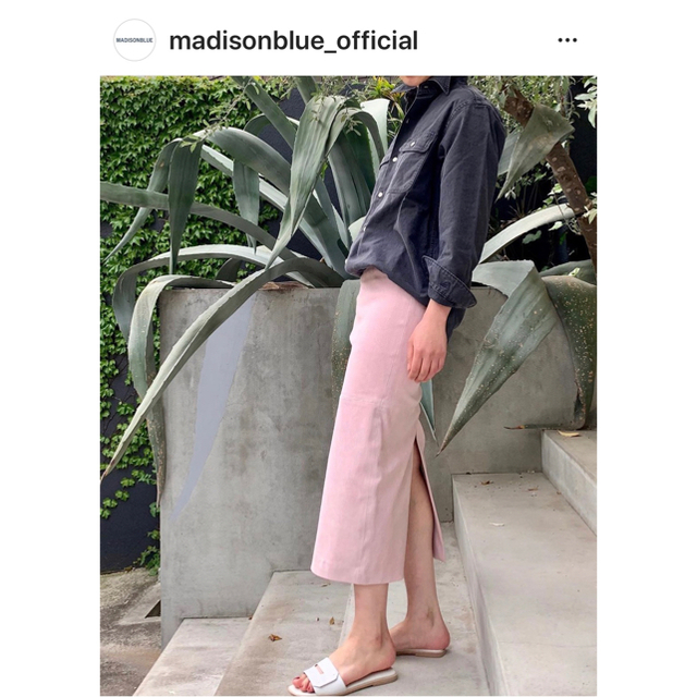 MADISONBLUE(マディソンブルー)のMADISONBLUE試着のみHAMPTON BACK SATIN SHIRT  レディースのトップス(シャツ/ブラウス(長袖/七分))の商品写真