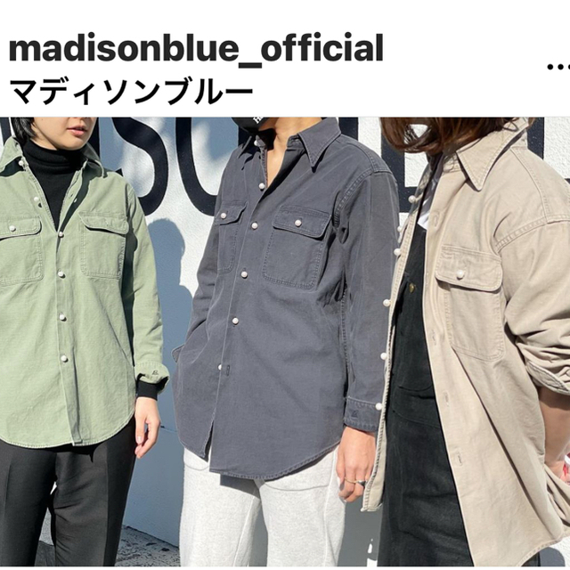 MADISONBLUE(マディソンブルー)のMADISONBLUE試着のみHAMPTON BACK SATIN SHIRT  レディースのトップス(シャツ/ブラウス(長袖/七分))の商品写真