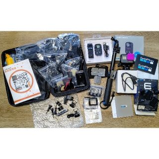 ゴープロ(GoPro)のGoPro HERO6BLACK 本体+リモコン+セルカ棒+アクセサリー(ビデオカメラ)