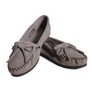 ミネトンカ(Minnetonka)のMINNETONKA モカシン(グレー)(スリッポン/モカシン)