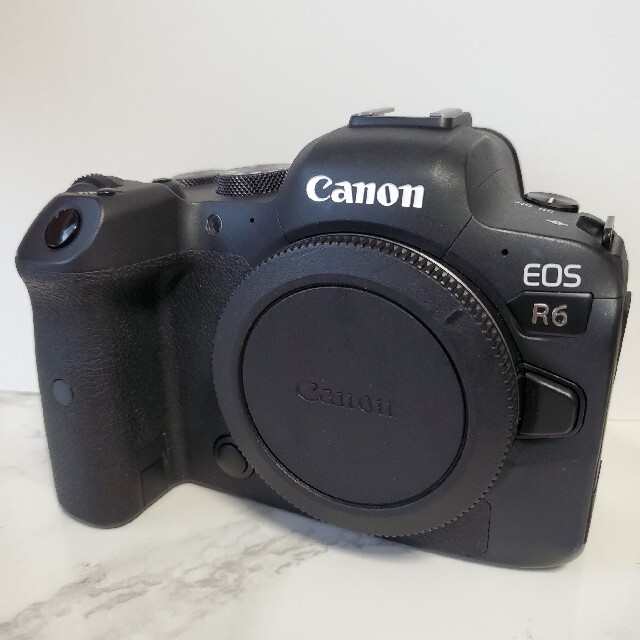 CANON EOS R6 ボディ マウントアダプターセット スマホ/家電/カメラのカメラ(ミラーレス一眼)の商品写真
